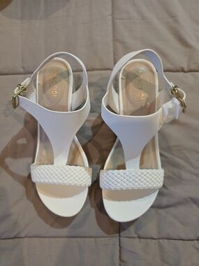 Kenneth Cole White Braided Front T-Strap Heels